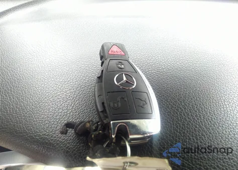 2015 Mercedes-Benz C 300 из США, поврежденный, VIN 55SWF4JB3FU093668